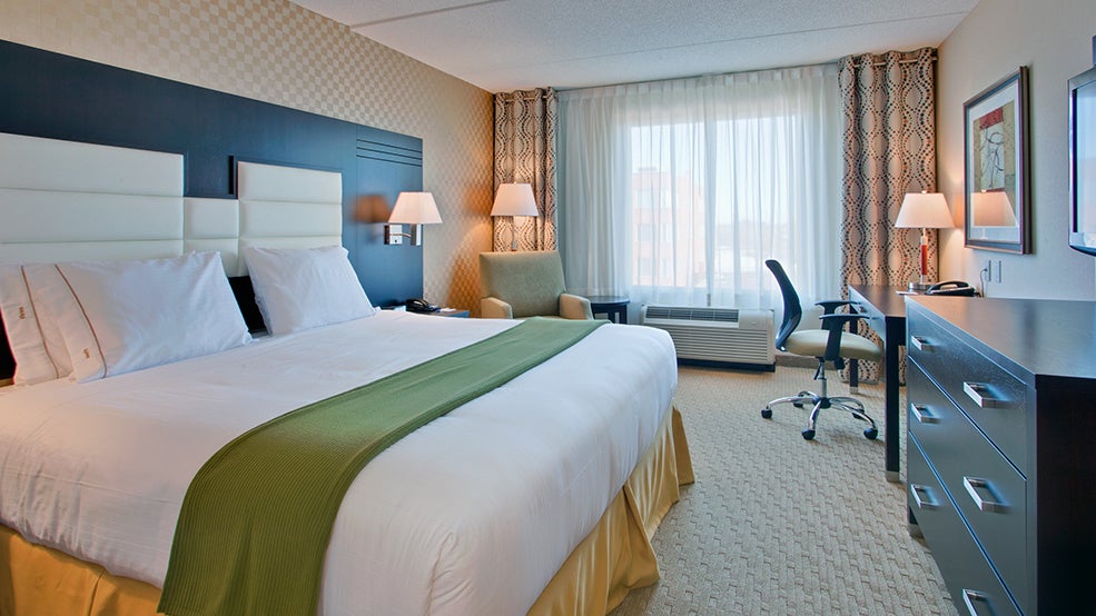 Holiday Inn Express &amp; Suites Ottawa West-Nepean