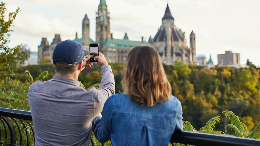 Major's Hill Park, view of Parliament, fall